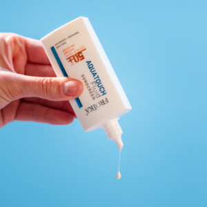 Alternative view of AQUATOUCH FLUID SUNSCREEN ANTI-SPOT SPF50+