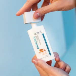 Alternative view of AQUATOUCH FLUID SUNSCREEN TINTED LIGHT SPF50+
